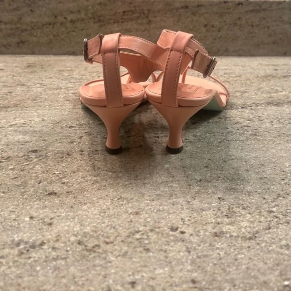New! Gorgeous Powder Pink Leather Donald Pliner Kitten Heel Sandals - Picture 6 of 9